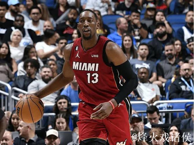 阿德巴约上半场7中4，三分3中1得到13分9篮板2助攻1抢断