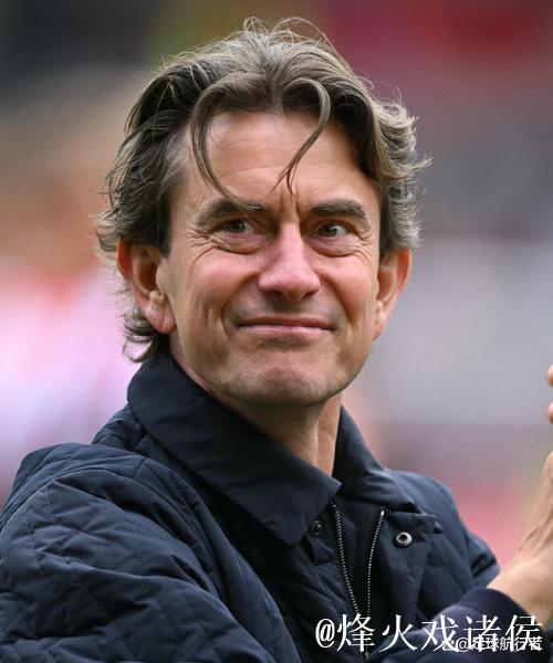 名记:弗兰克面临俱乐部内部质疑,但热刺还没认真考虑解雇他 名记:弗兰克面临俱乐部内部质疑,但热刺还没认真考虑解雇他